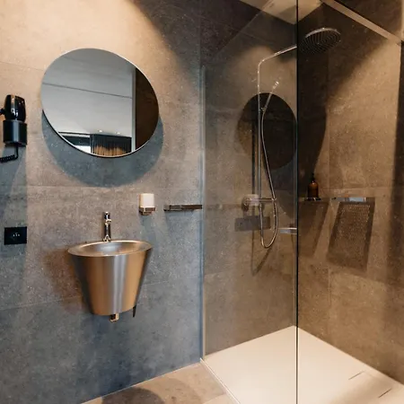Coliving - Bord De Meuse - L'écrin Hotel *