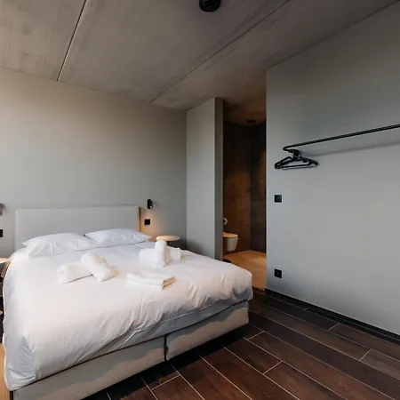 Coliving - Bord De Meuse - L'écrin Hotel *