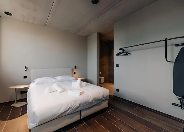 Coliving - Bord De Meuse - L'ecrin Hotel *