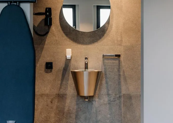 Coliving - Bord De Meuse - L'ecrin Hotel *