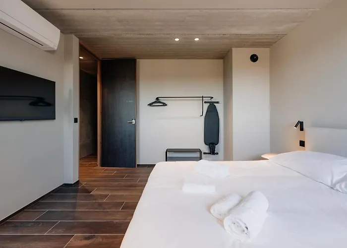 Coliving - Bord De Meuse - L'ecrin Hotel *